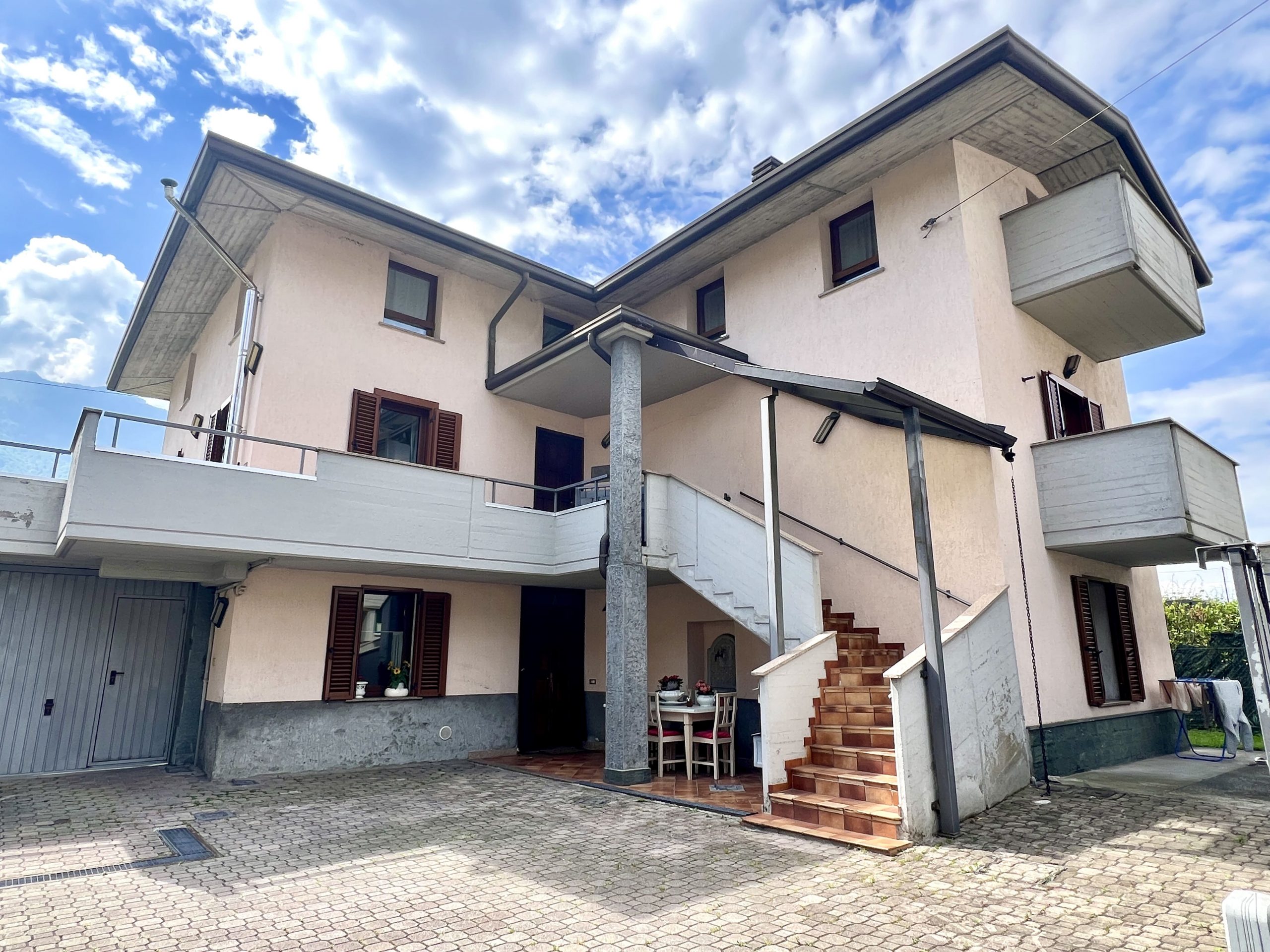 Appartamento indipendente di 255 mq con terrazza, giardino e solaio a Darfo Boario Terme – Zona Cappellino
