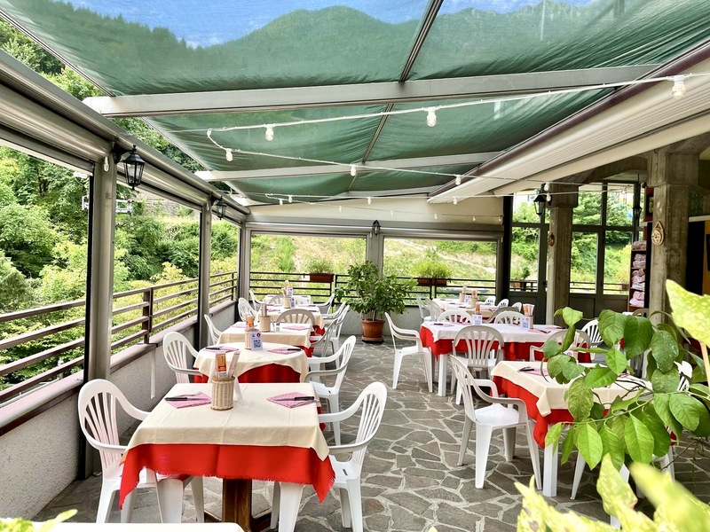 Bar, ristorante e pizzeria in vendita ad Angolo Terme